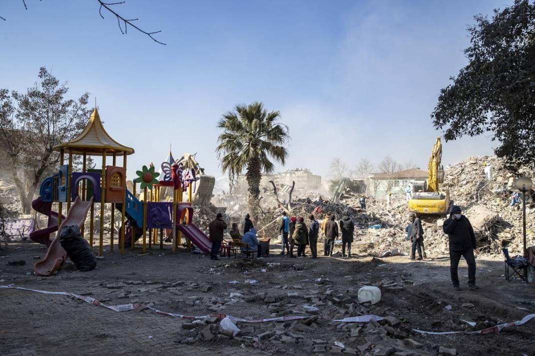 Deprem bölgesinde rakamlar korkunç! Felaketin boyutu gün geçtikçe ortaya çıkıyor 12